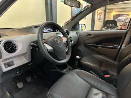 TOYOTA - ETIOS - 2013/2013 - Branca - R$ 41.900,00