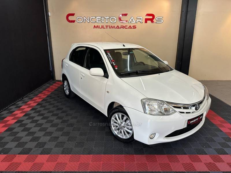 TOYOTA - ETIOS - 2013/2013 - Branca - R$ 41.900,00