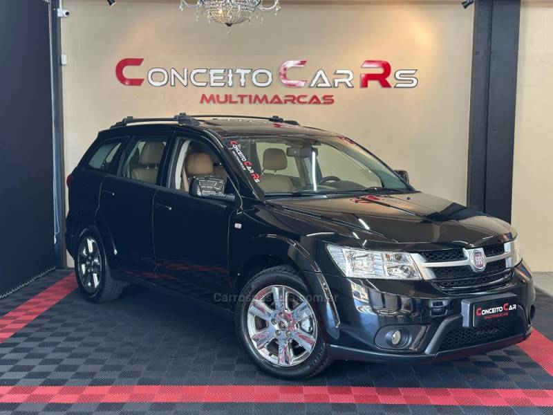FIAT - FREEMONT - 2013/2014 - Preta - R$ 57.900,00
