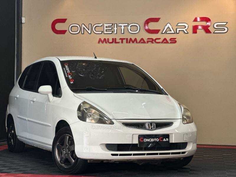 HONDA - FIT - 2003/2004 - Branca - R$ 31.900,00