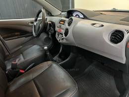 TOYOTA - ETIOS - 2013/2013 - Branca - R$ 41.900,00