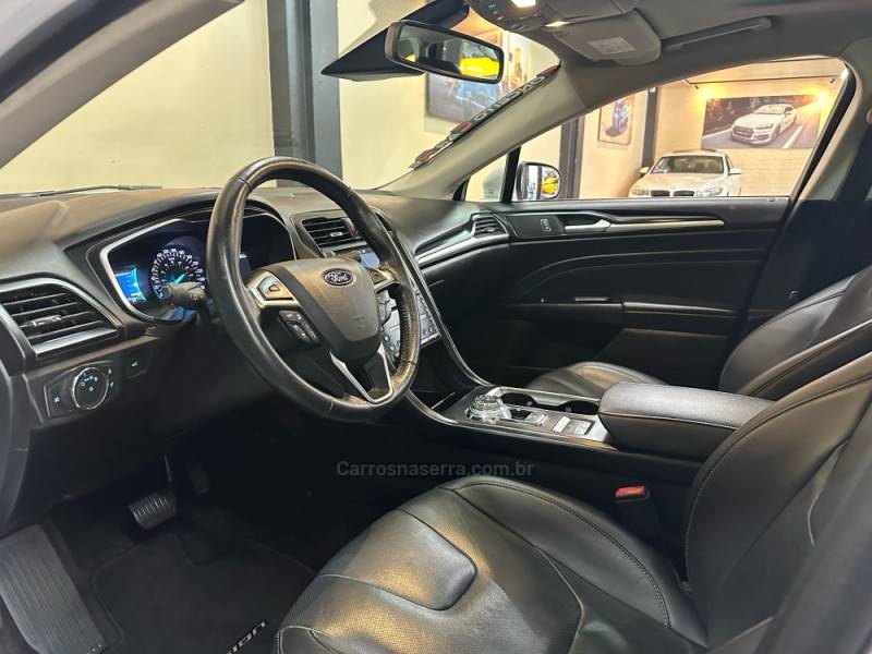 FORD - FUSION - 2018/2019 - Branca - R$ 129.900,00