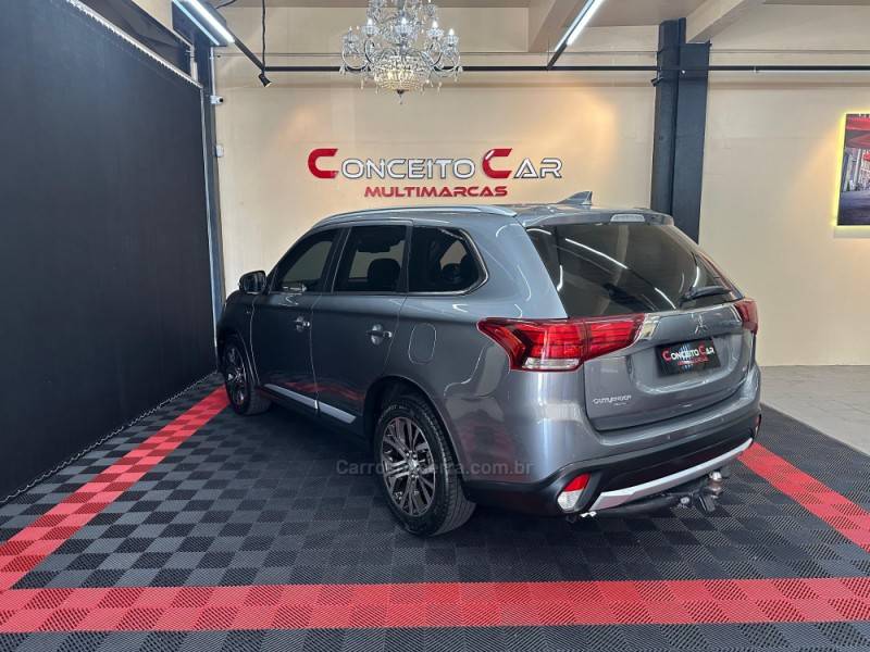 MITSUBISHI - OUTLANDER - 2017/2018 - Cinza - R$ 116.900,00