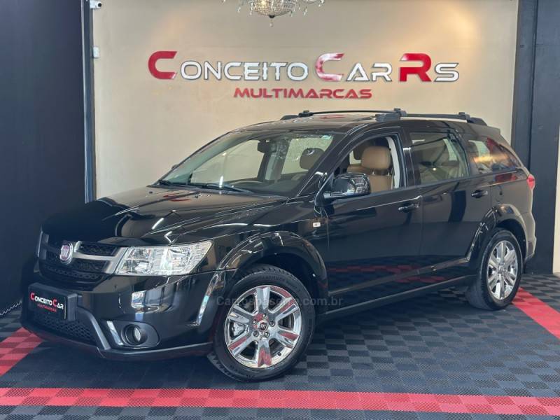 FIAT - FREEMONT - 2013/2014 - Preta - R$ 57.900,00