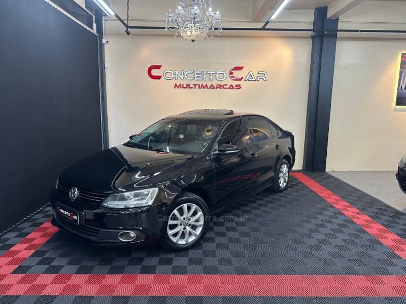 VOLKSWAGEN - JETTA - 2011/2012 - Preta - R$ 65.900,00