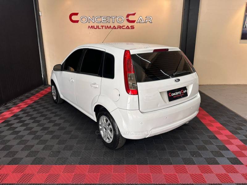 FORD - FIESTA - 2013/2013 - Branca - R$ 34.900,00