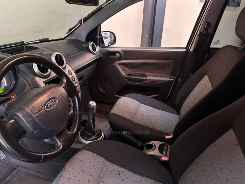 FORD - FIESTA - 2013/2013 - Branca - R$ 34.900,00