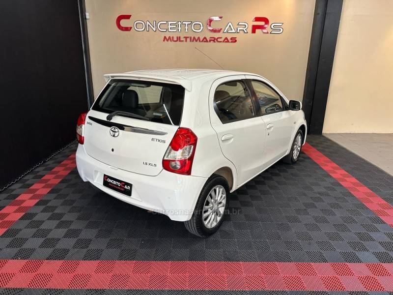 TOYOTA - ETIOS - 2013/2013 - Branca - R$ 41.900,00