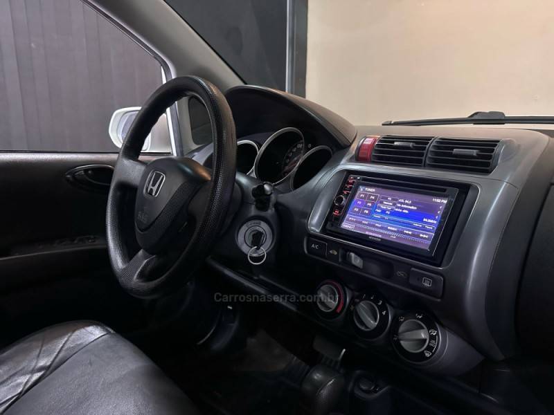 HONDA - FIT - 2003/2004 - Branca - R$ 31.900,00