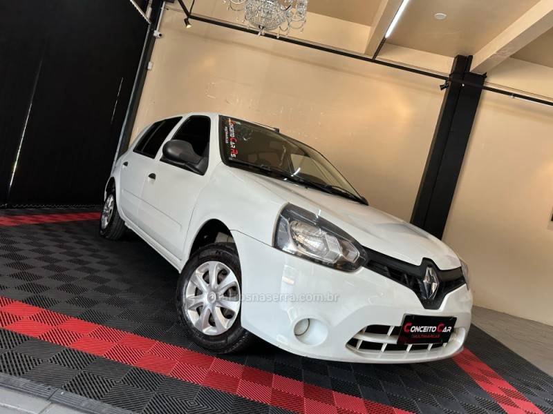 RENAULT - CLIO - 2013/2014 - Branca - R$ 33.900,00
