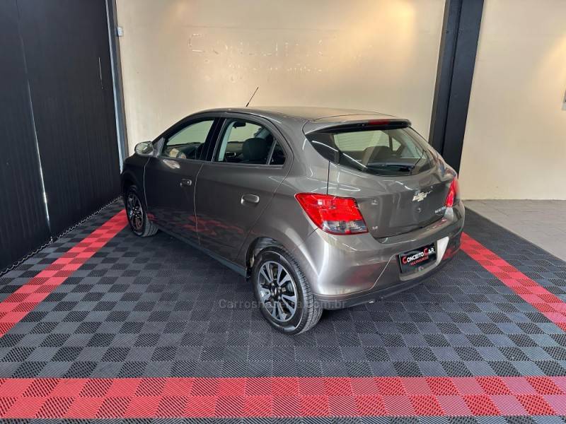 CHEVROLET - ONIX - 2014/2014 - Cinza - R$ 52.900,00