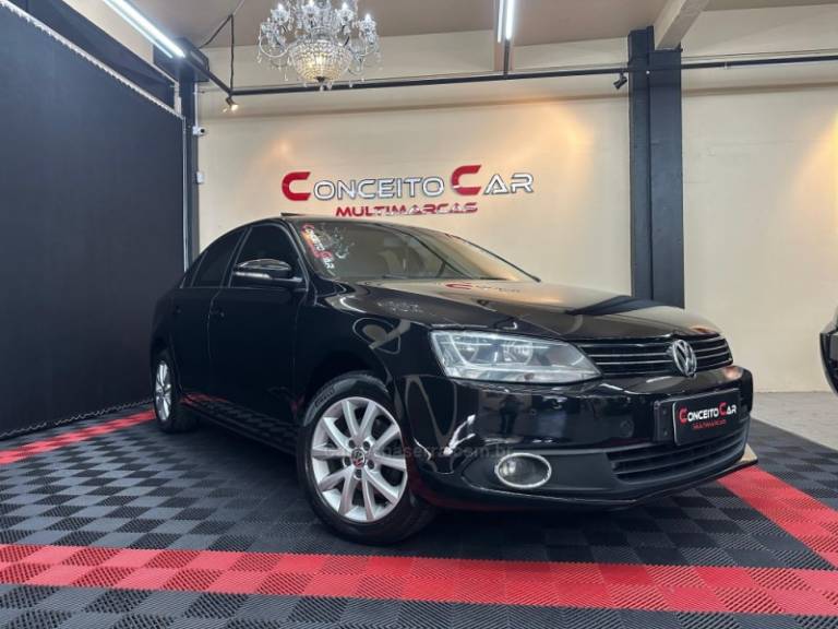 VOLKSWAGEN - JETTA - 2011/2012 - Preta - R$ 65.900,00