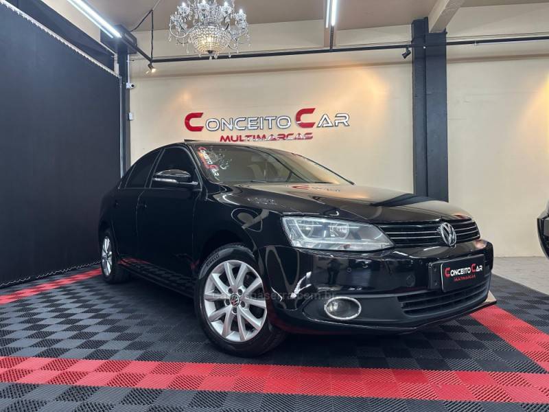 VOLKSWAGEN - JETTA - 2011/2012 - Preta - R$ 65.900,00