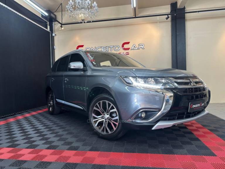 MITSUBISHI - OUTLANDER - 2017/2018 - Cinza - R$ 116.900,00