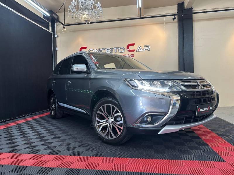 MITSUBISHI - OUTLANDER - 2017/2018 - Cinza - R$ 116.900,00