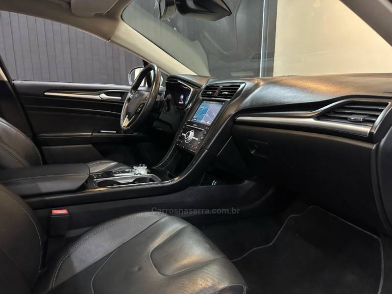 FORD - FUSION - 2018/2019 - Branca - R$ 129.900,00
