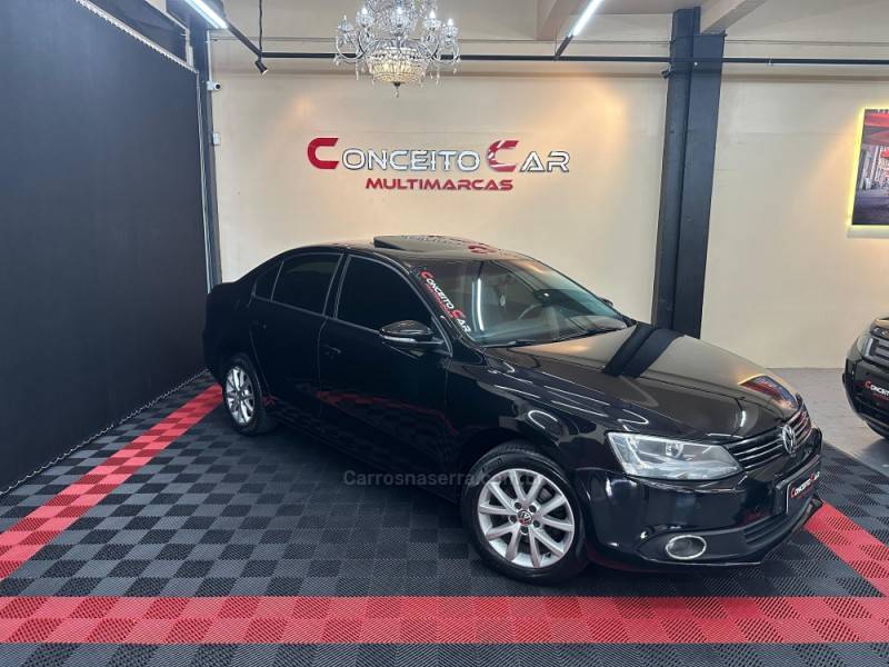 VOLKSWAGEN - JETTA - 2011/2012 - Preta - R$ 65.900,00