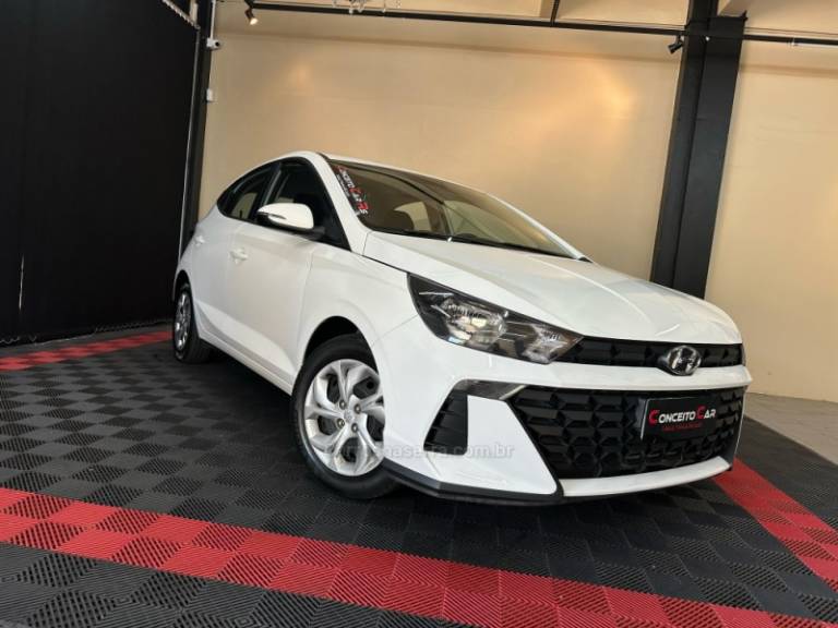 HYUNDAI - HB20 - 2022/2023 - Branca - R$ 65.900,00
