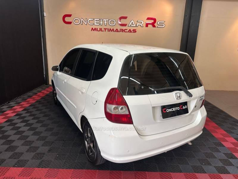 HONDA - FIT - 2003/2004 - Branca - R$ 31.900,00
