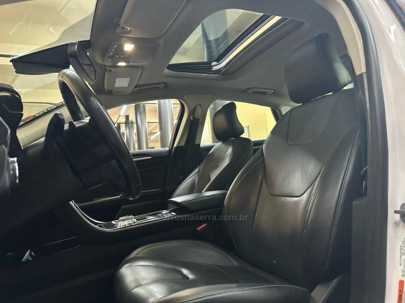 FORD - FUSION - 2018/2019 - Branca - R$ 129.900,00