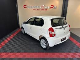 TOYOTA - ETIOS - 2013/2013 - Branca - R$ 41.900,00