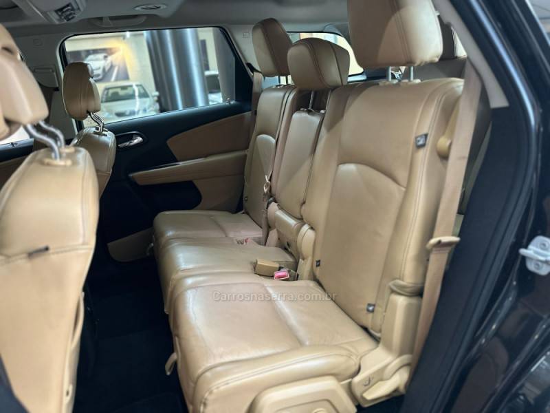 FIAT - FREEMONT - 2013/2014 - Preta - R$ 57.900,00