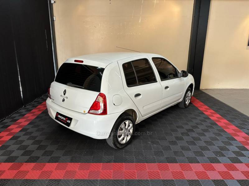 RENAULT - CLIO - 2013/2014 - Branca - R$ 33.900,00