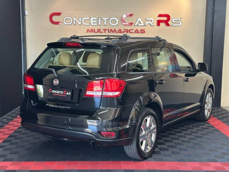 FIAT - FREEMONT - 2013/2014 - Preta - R$ 57.900,00