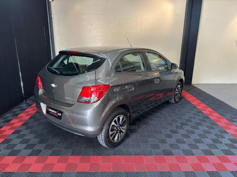 CHEVROLET - ONIX - 2014/2014 - Cinza - R$ 52.900,00
