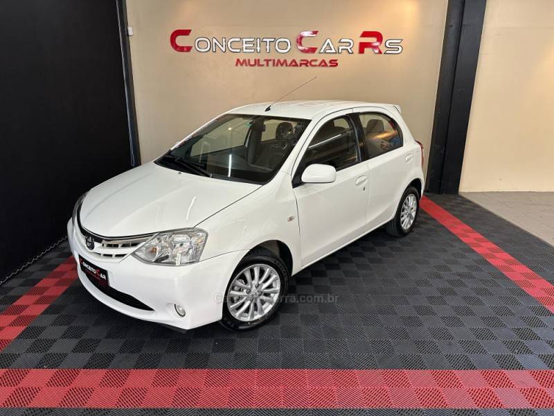 TOYOTA - ETIOS - 2013/2013 - Branca - R$ 41.900,00