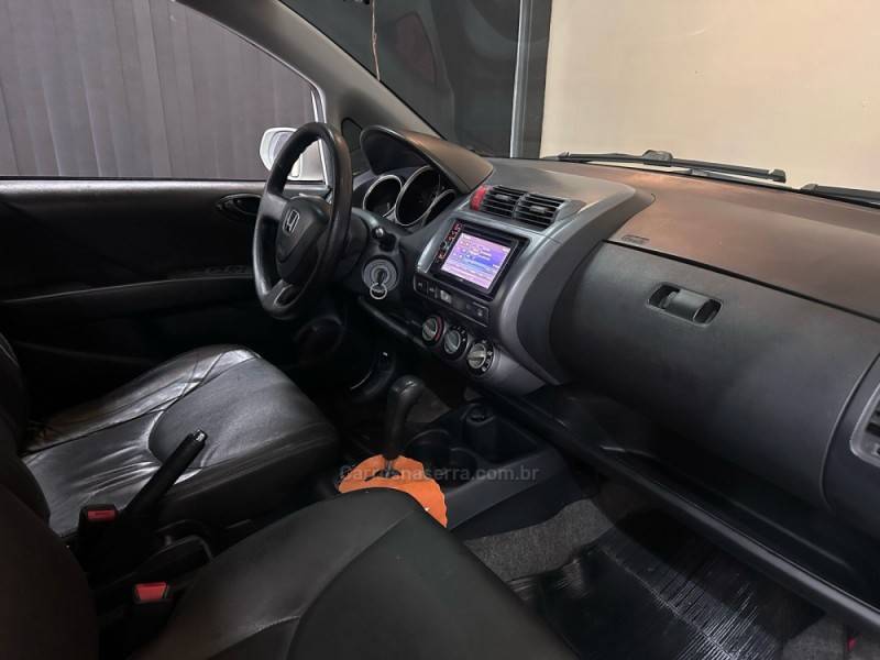 HONDA - FIT - 2003/2004 - Branca - R$ 31.900,00