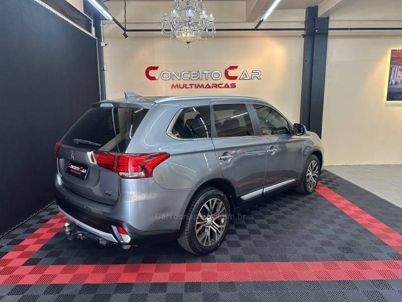 MITSUBISHI - OUTLANDER - 2017/2018 - Cinza - R$ 116.900,00