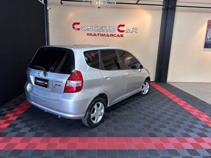 HONDA - FIT - 2005/2005 - Prata - R$ 35.900,00