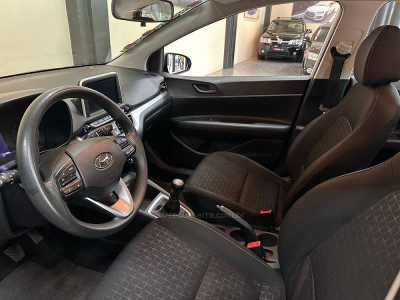 HYUNDAI - HB20 - 2022/2023 - Prata - R$ 68.900,00