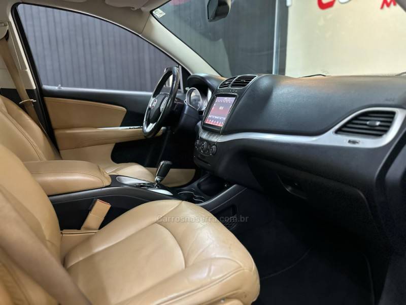 FIAT - FREEMONT - 2013/2014 - Preta - R$ 57.900,00