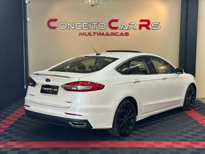 FORD - FUSION - 2018/2019 - Branca - R$ 129.900,00