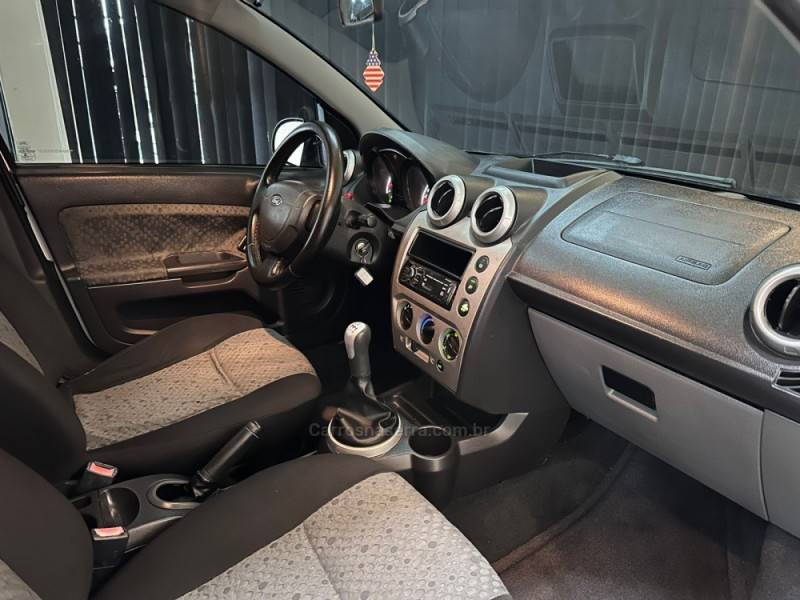 FORD - FIESTA - 2013/2013 - Branca - R$ 34.900,00