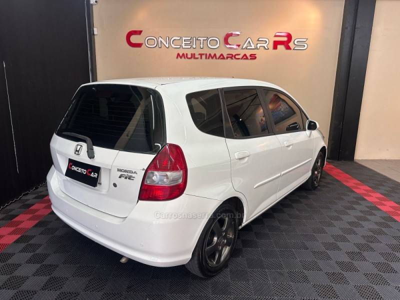 HONDA - FIT - 2003/2004 - Branca - R$ 31.900,00