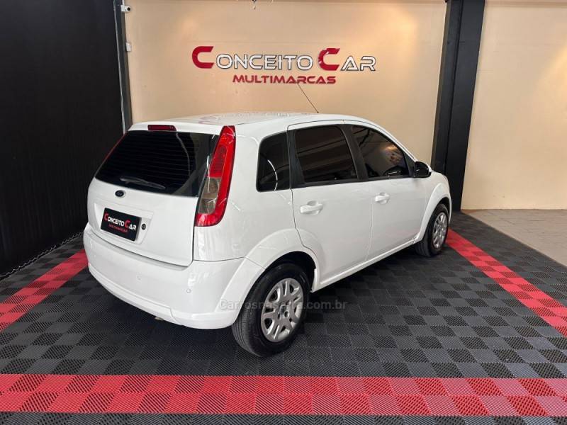 FORD - FIESTA - 2013/2013 - Branca - R$ 34.900,00